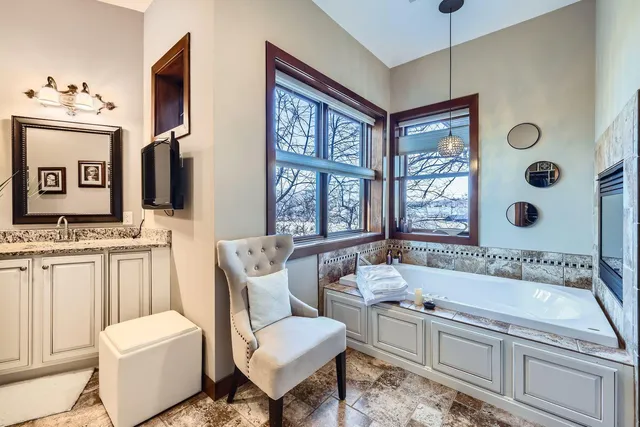 $3,345,000 | 19900 Cottagewood Road, Deephaven, MN 55331