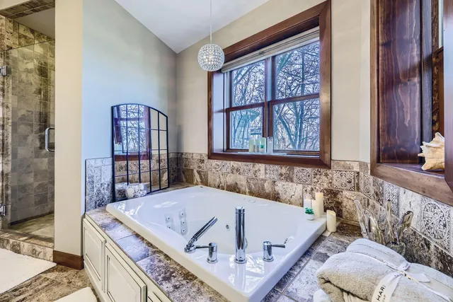 $3,345,000 | 19900 Cottagewood Road, Deephaven, MN 55331