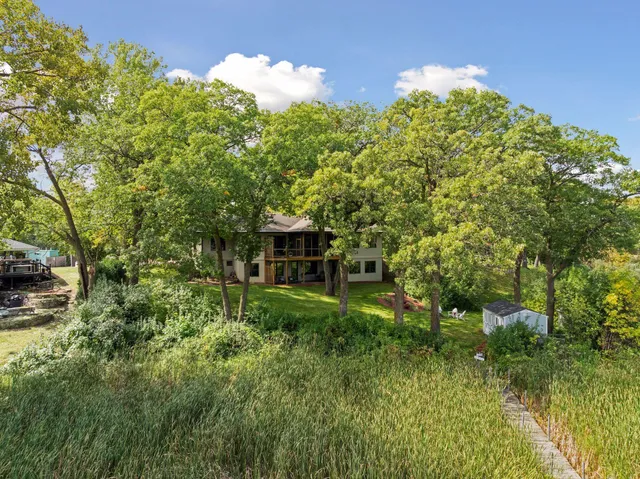 $3,345,000 | 19900 Cottagewood Road, Deephaven, MN 55331