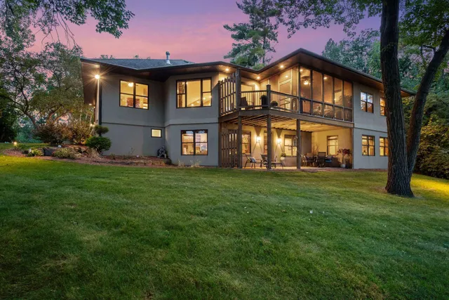 $3,345,000 | 19900 Cottagewood Road, Deephaven, MN 55331