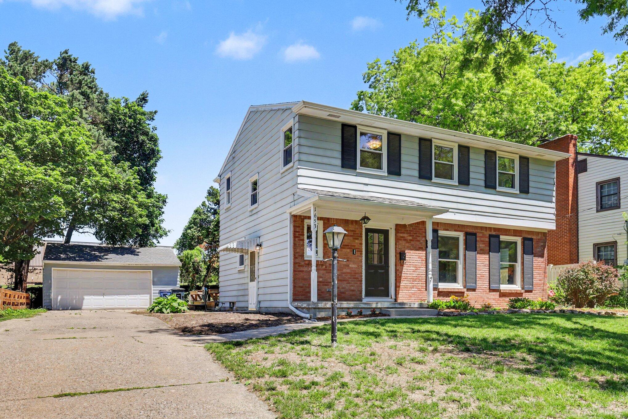 1653 Ridgeview Street Southeast Grand Rapids, MI 49506 - Photo 3 of 30 001_file_6421
