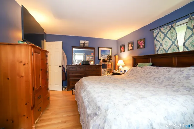 $525,000 | 9 Hillside Court, Brookfield, CT 06804