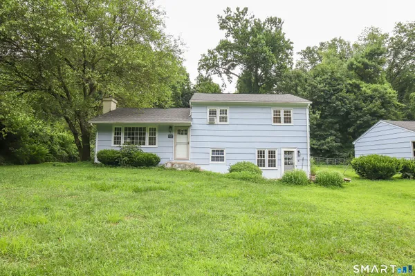a view of a house with a backyard