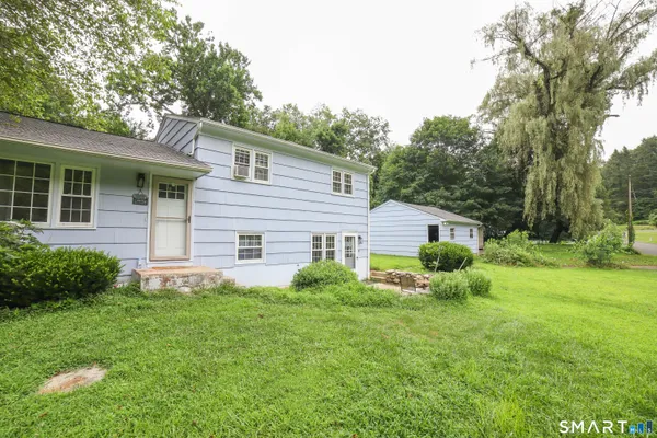 a house that is sitting in the grass