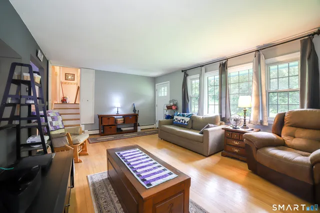 $525,000 | 9 Hillside Court, Brookfield, CT 06804