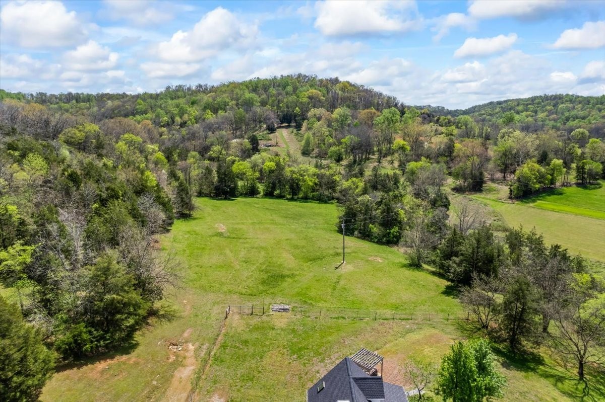 216 Old Wolf Hill Road Bethpage, TN 37022 - Photo 65 of 70 a view of an outdoor space and a yard