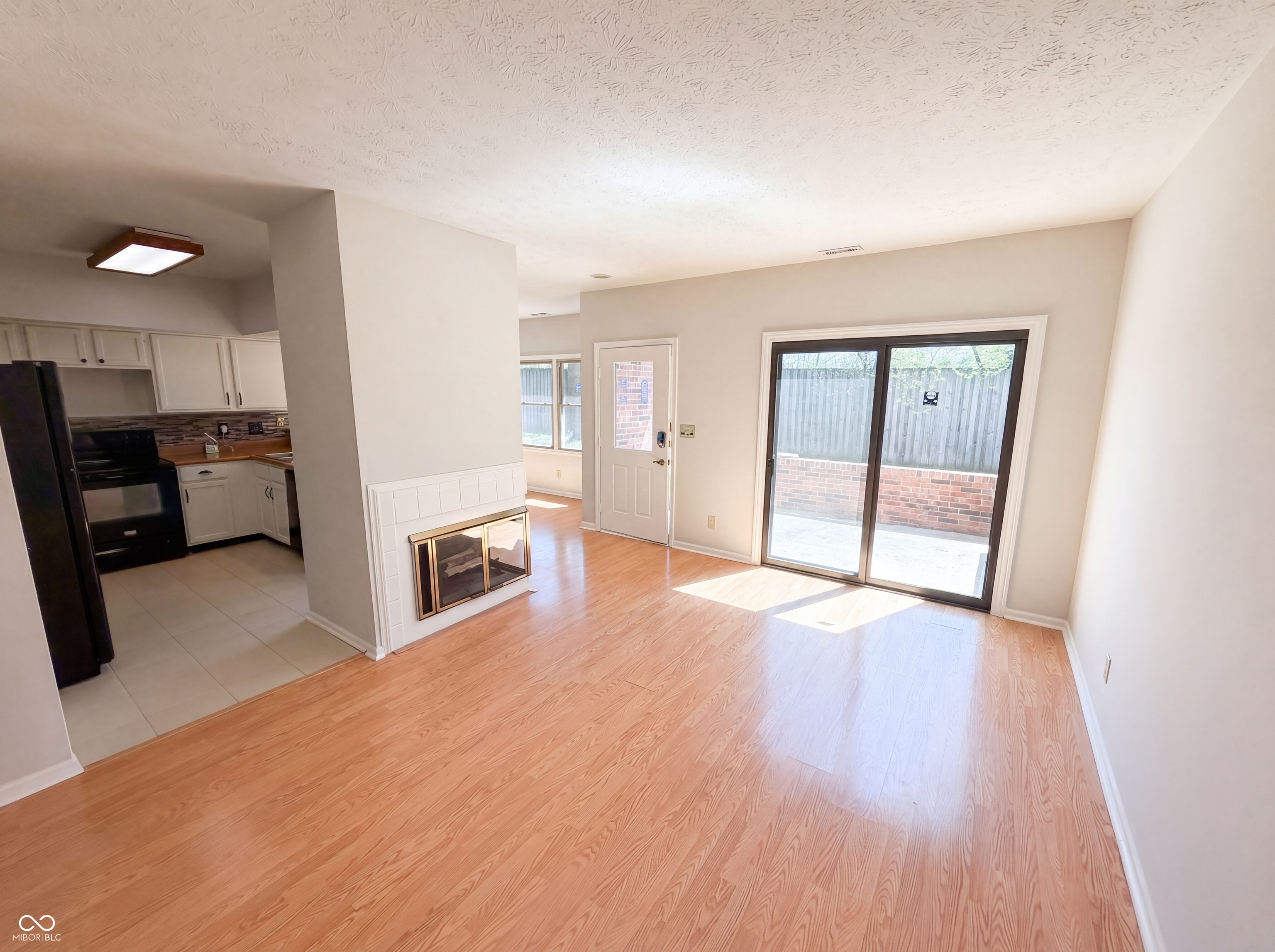 9463 Maple Way Indianapolis, IN 46268 - Photo 3 of 18