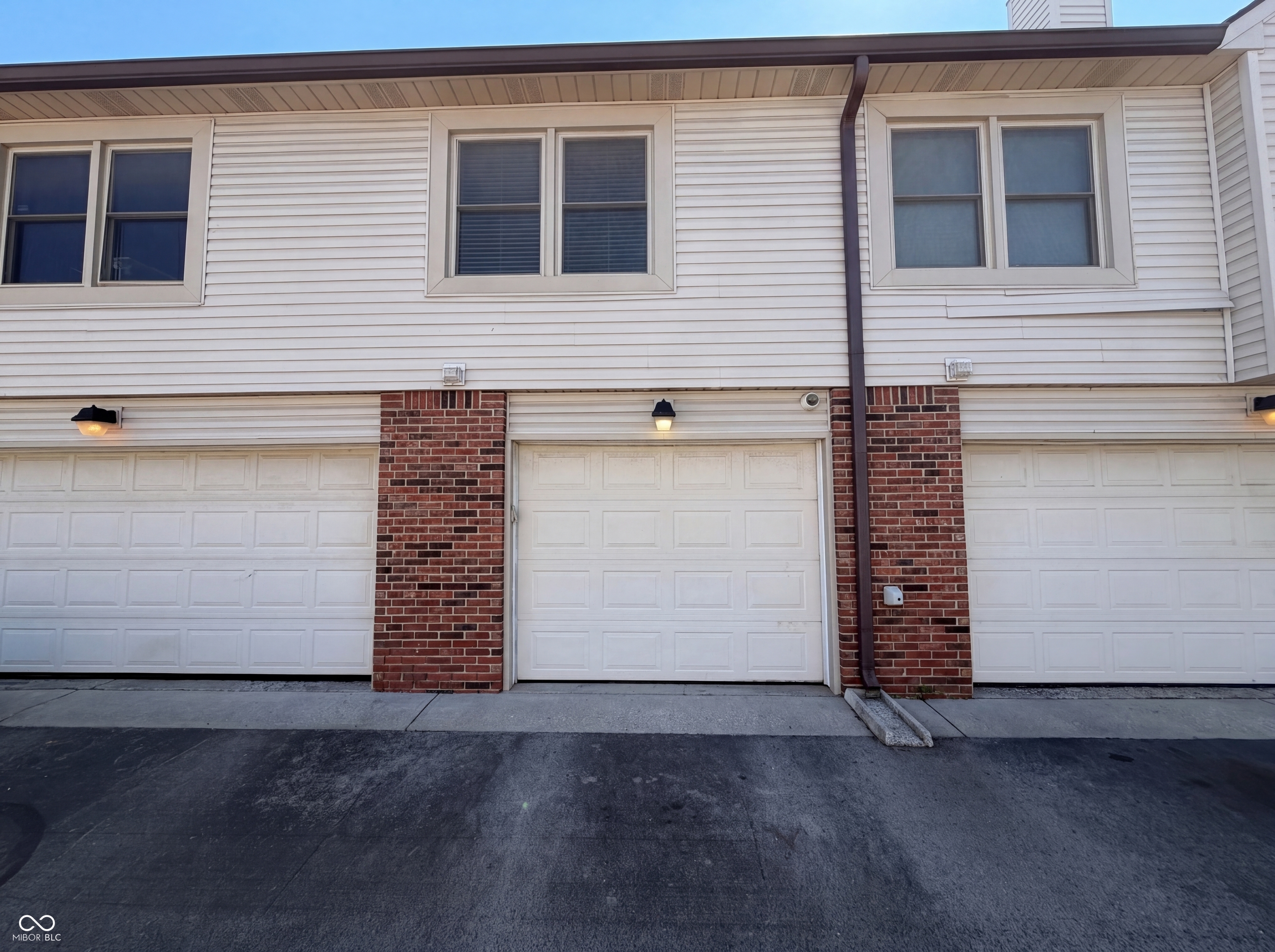 9463 Maple Way Indianapolis, IN 46268 - Photo 5 of 18