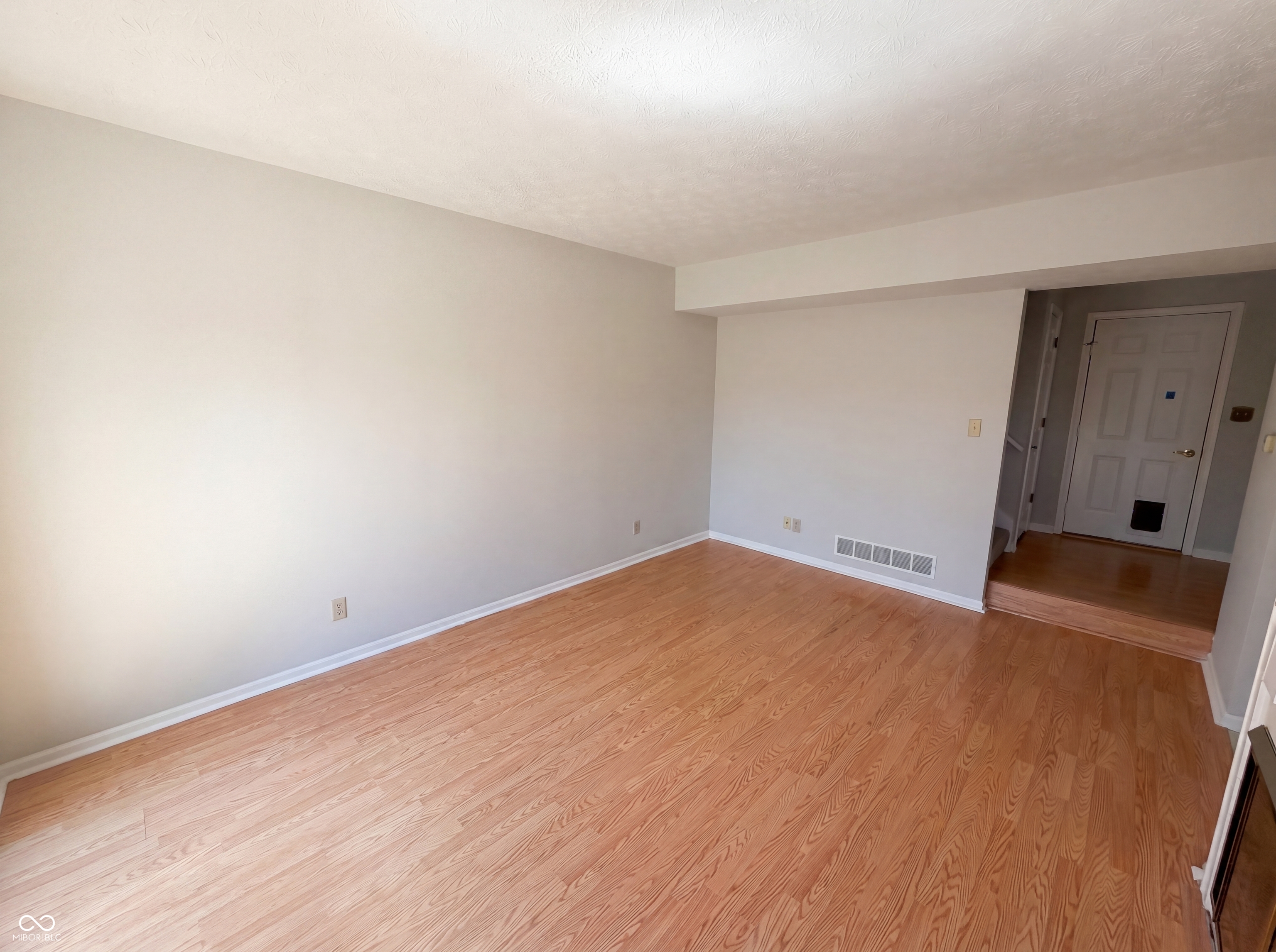 9463 Maple Way Indianapolis, IN 46268 - Photo 7 of 18
