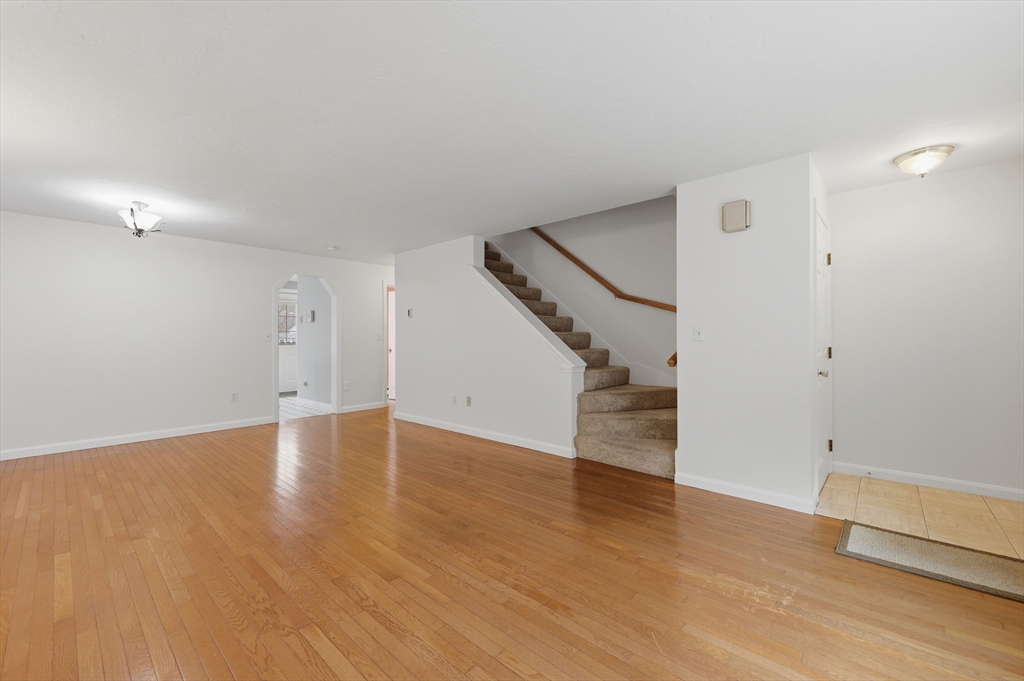 4 Jonathan Circle Worcester, MA 01604 - Photo 4 of 42