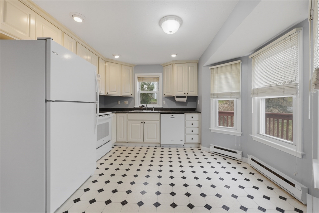 4 Jonathan Circle Worcester, MA 01604 - Photo 8 of 42