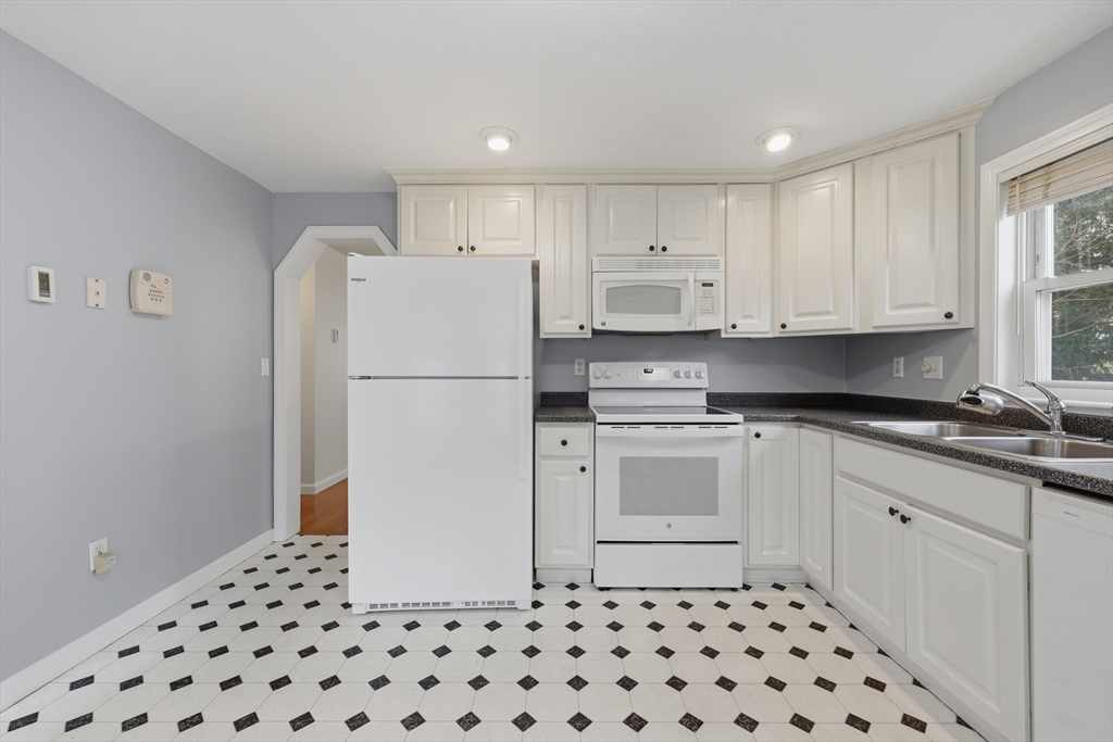 4 Jonathan Circle Worcester, MA 01604 - Photo 9 of 42