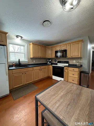 $310,000 | 14 Glenwood Drive, Marlborough, CT 06447