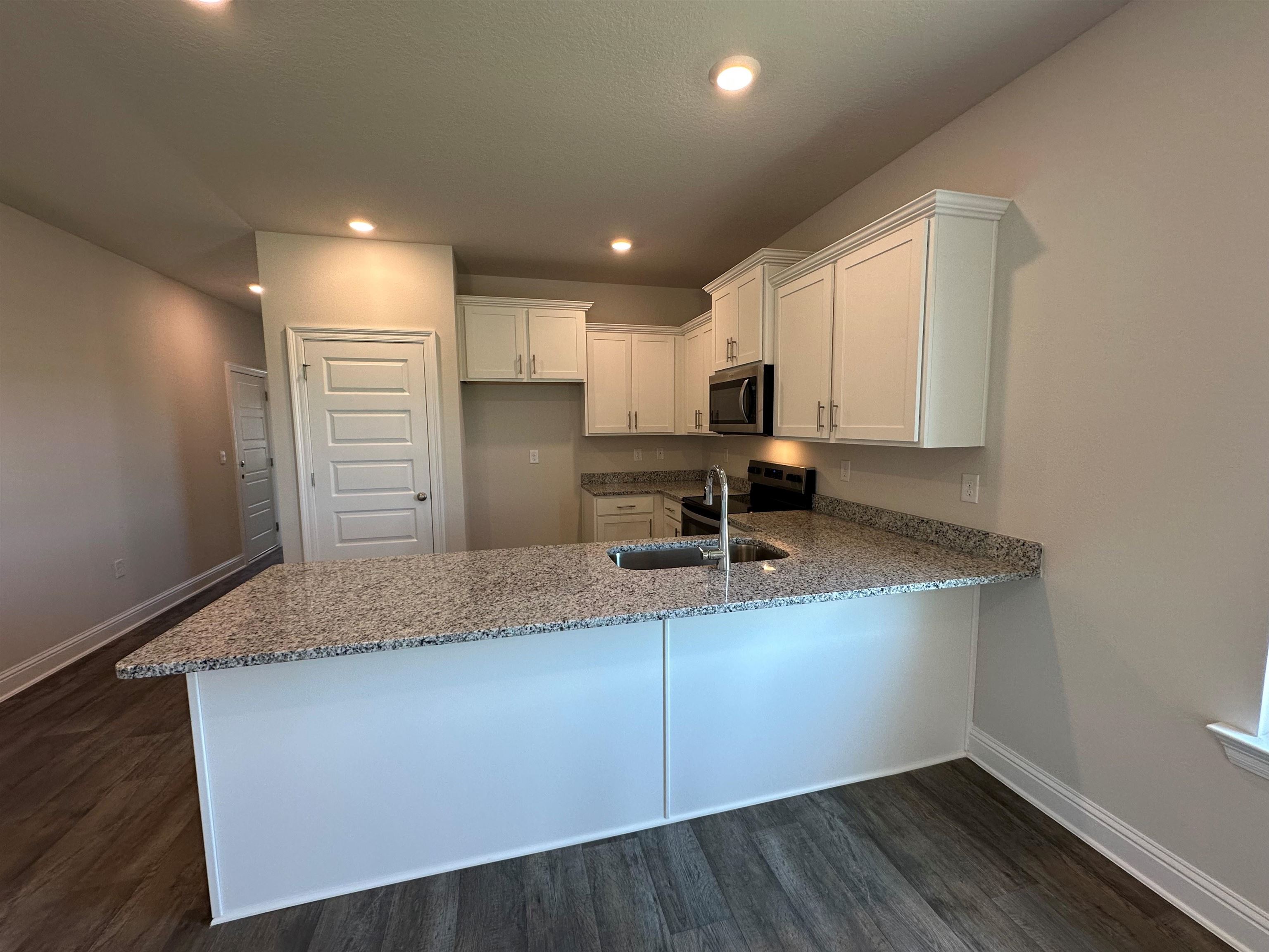 7701 Courant Circle Foley, AL 36535 - Photo 7 of 53 Kitchen