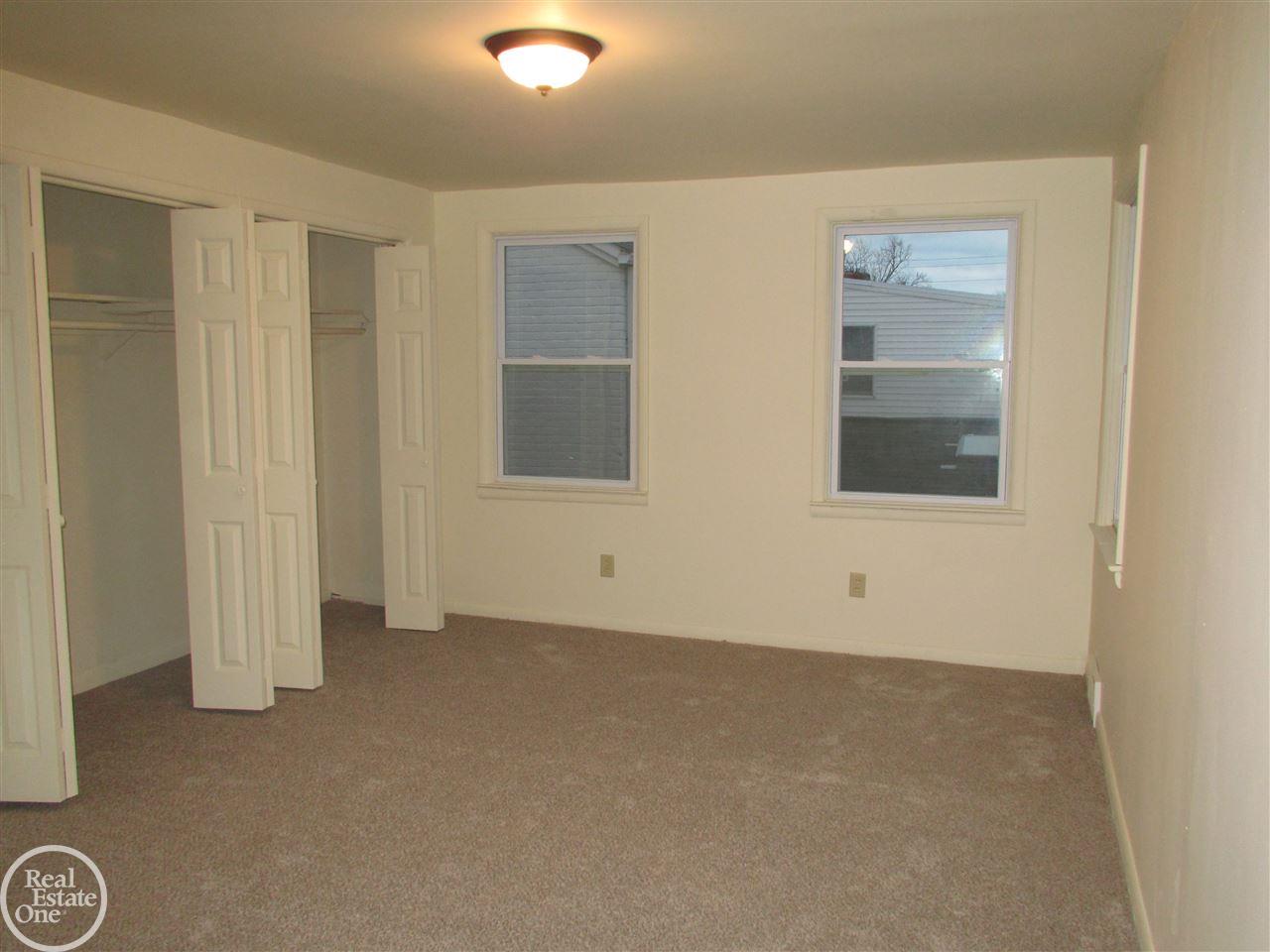 1323 Hampton Road Grosse Pointe, MI 48236 - Photo 26 of 40 31365598-25.JPG