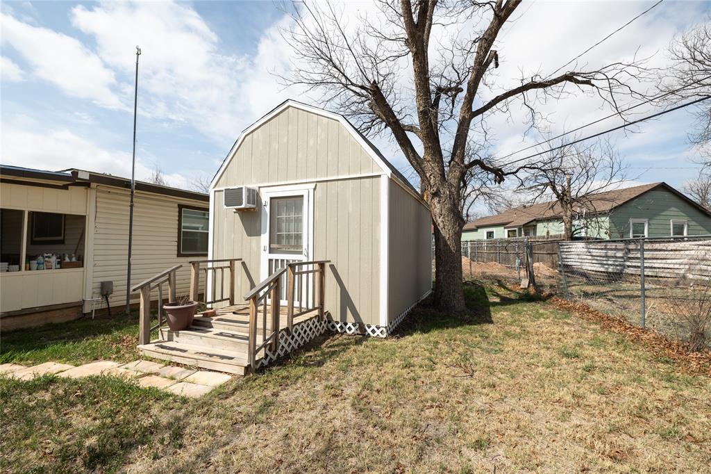 3205 42nd Street Snyder, TX 79549 - Photo 24 of 31 a view of a house with backyard