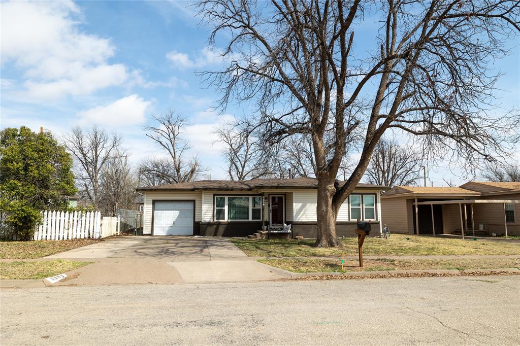 3205 42nd Street Snyder, TX 79549 - Photo 31 of 31 a front view of a house with a garden