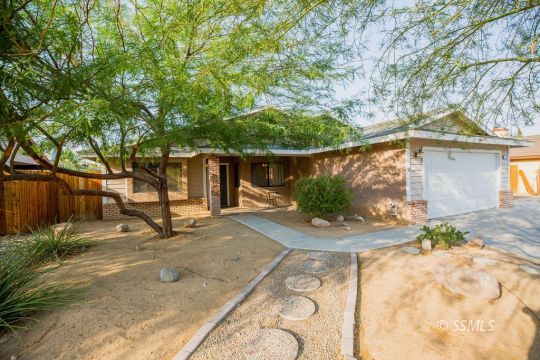312 East Upjohn Avenue Ridgecrest, CA 93555 - Photo 4 of 35 front view of a house with a yard