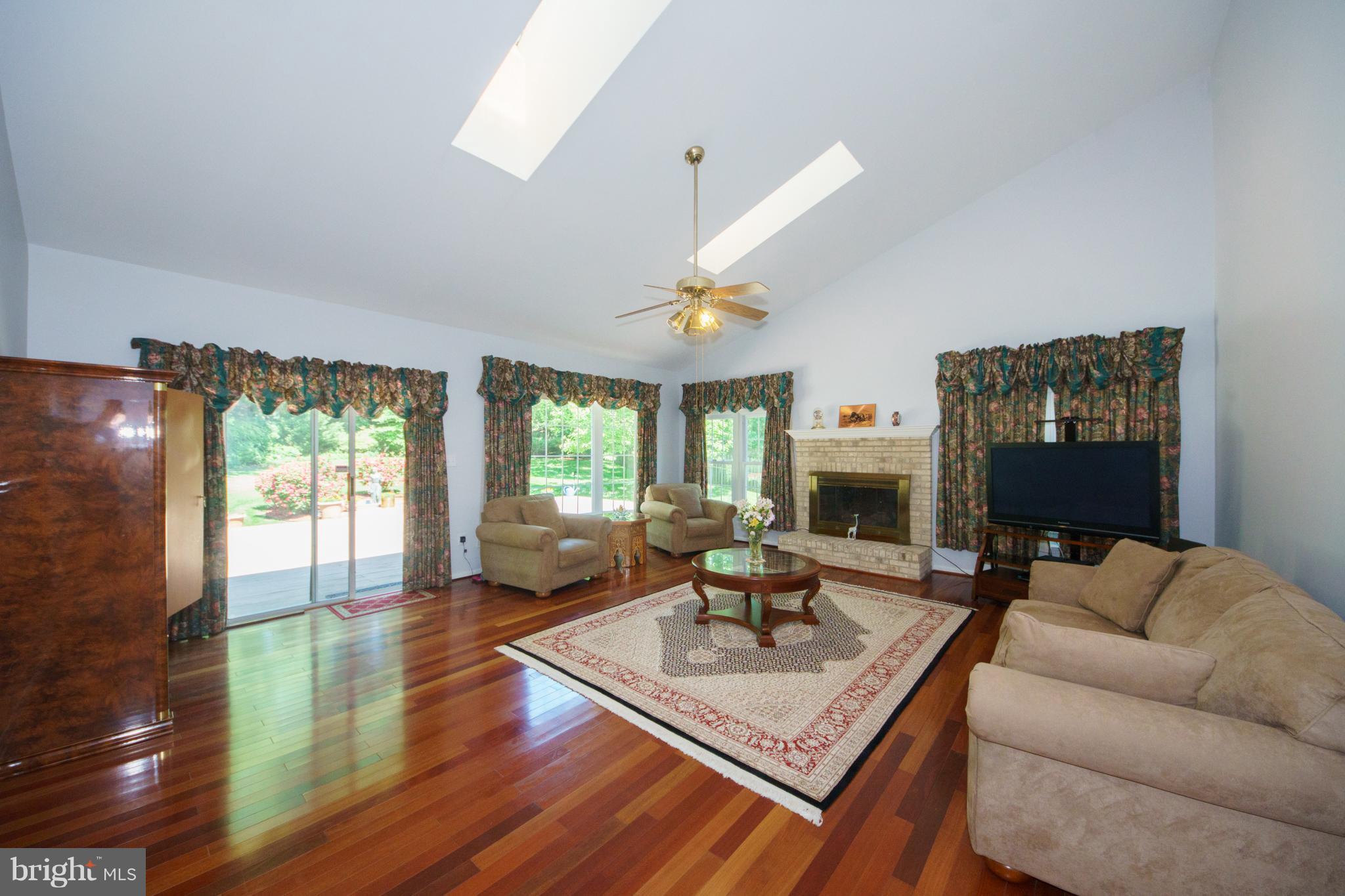 13905 North Gate Lane Silver Spring, MD 20906 - Photo 14 of 23 Sun roof, FPL, bay window, ceiling fan,SGD to deck