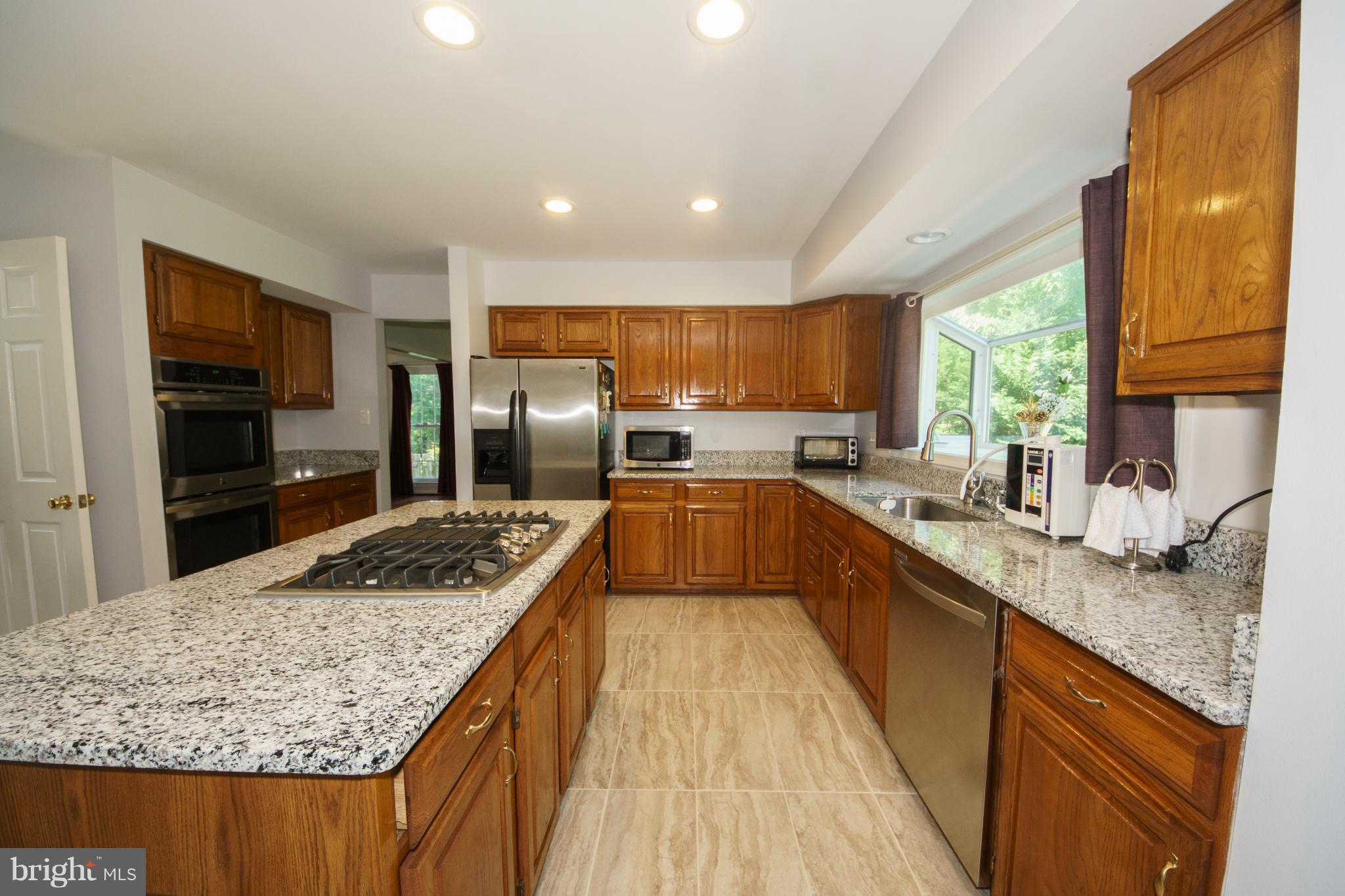 13905 North Gate Lane Silver Spring, MD 20906 - Photo 7 of 23 New granite counter tops & appliances.