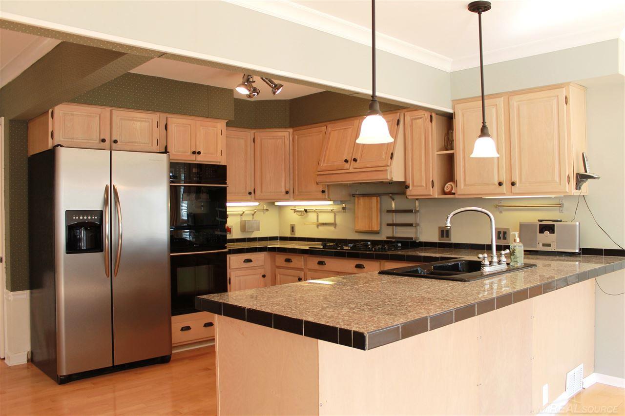 1071 Hampton Road Grosse Pointe Woods, MI 48236 - Photo 7 of 30