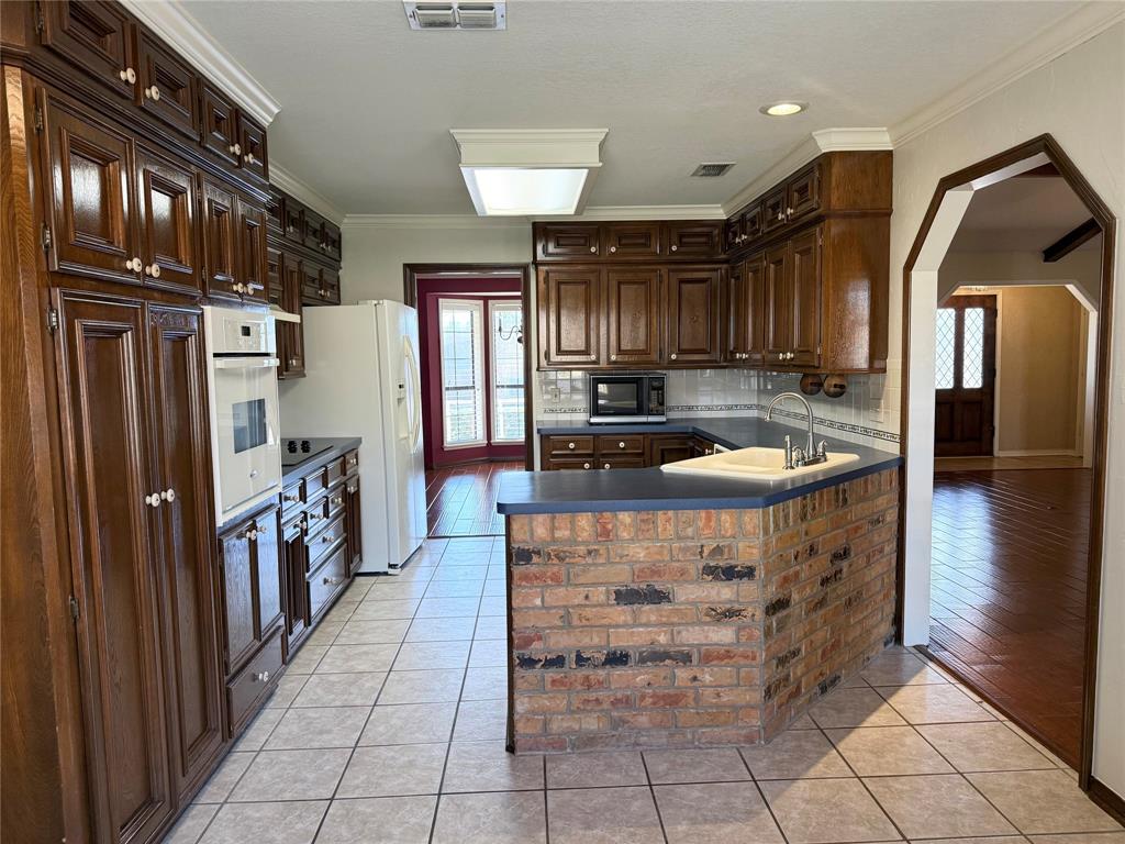 1124 Hillside Drive Athens, TX 75751 - Photo 6 of 21 Kitchen