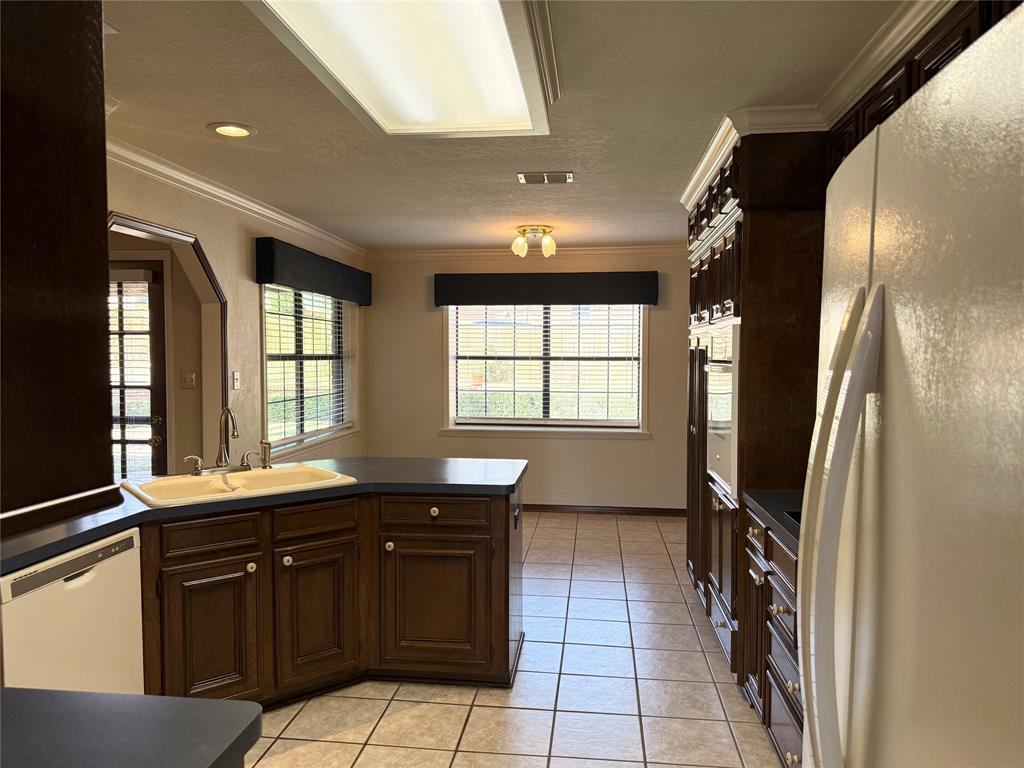 1124 Hillside Drive Athens, TX 75751 - Photo 7 of 21 Kitchen & Breakfast Area