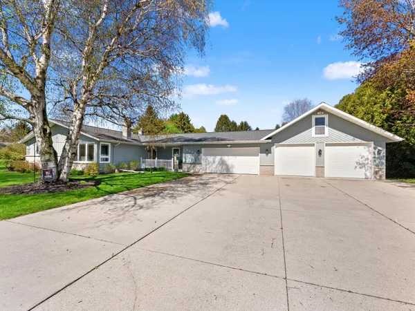 $434,900 | 5204 South 10th Street, Manitowoc, WI 54220