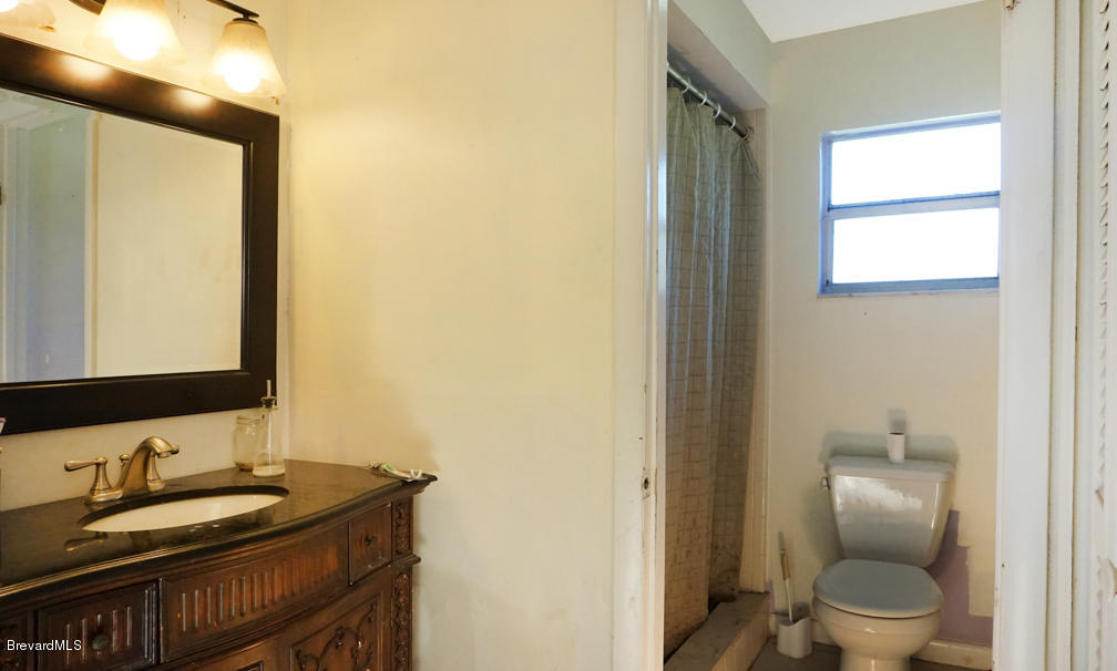 1772 West Shores Road Melbourne, FL 32935 - Photo 13 of 20 Master Bath