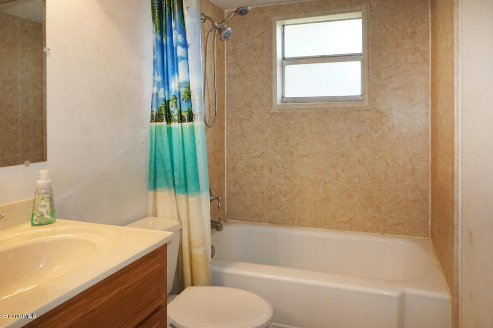 1772 West Shores Road Melbourne, FL 32935 - Photo 15 of 20 Bathroom 2