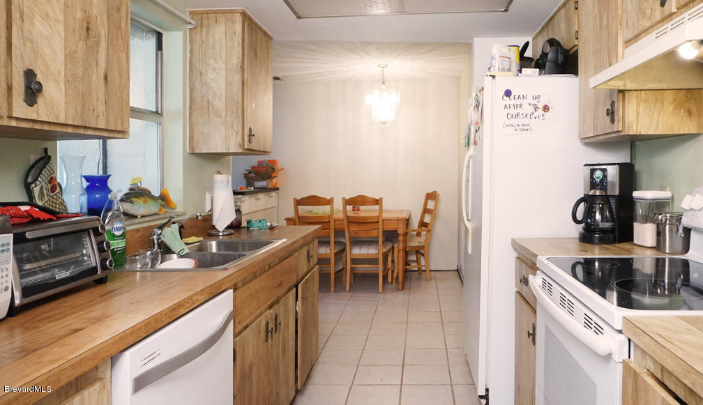 1772 West Shores Road Melbourne, FL 32935 - Photo 7 of 20 Kitchen