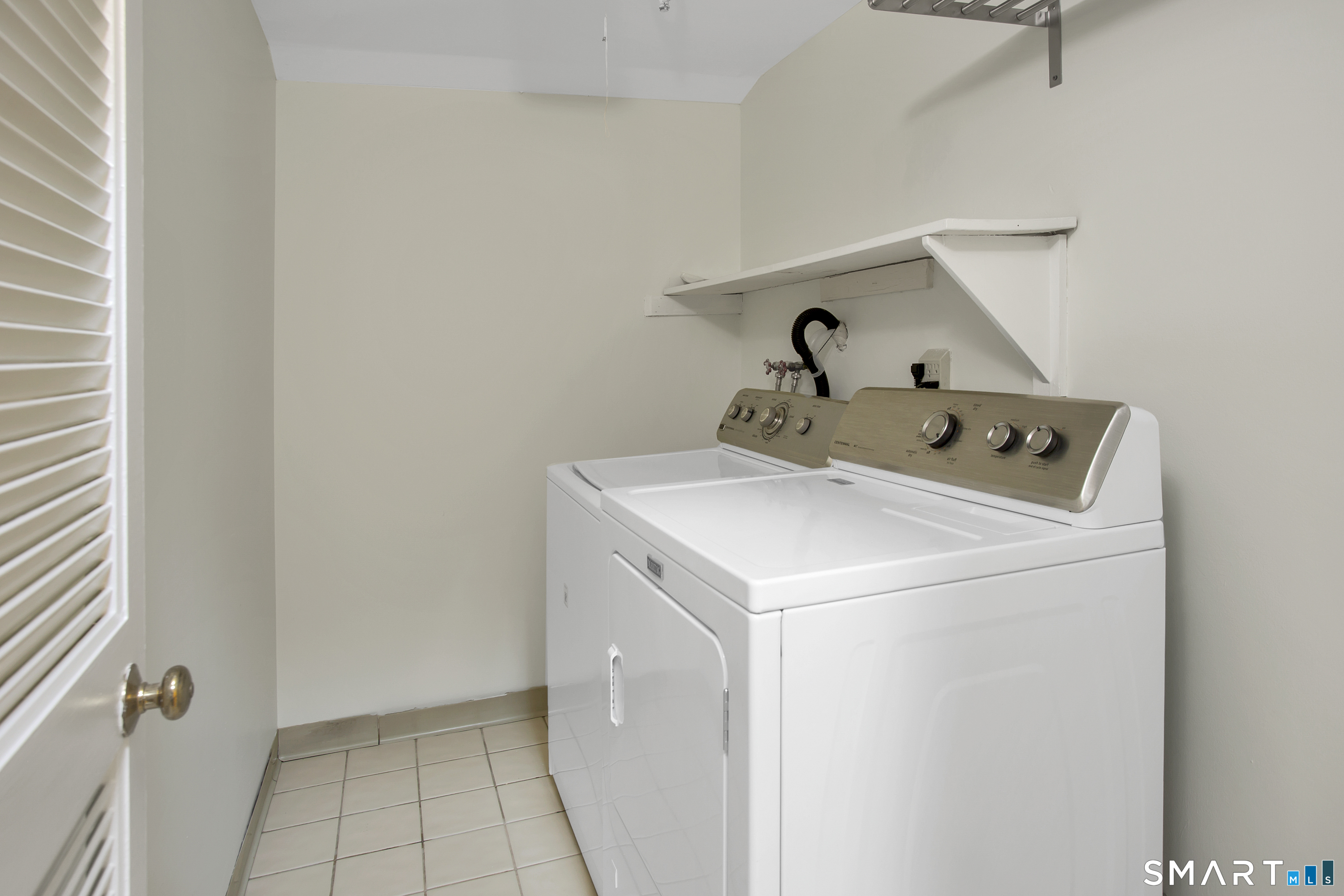 9 Talcott Forest Road, Unit C Farmington, CT 06032 - Photo 18 of 20 a utility room with dryer and washer