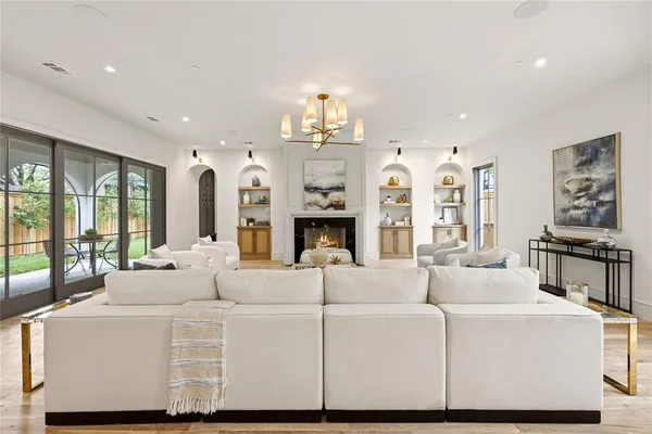 $5,995,000 | 4021 Southwestern Boulevard, University Park, TX 75225