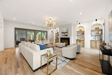 $5,995,000 | 4021 Southwestern Boulevard, University Park, TX 75225