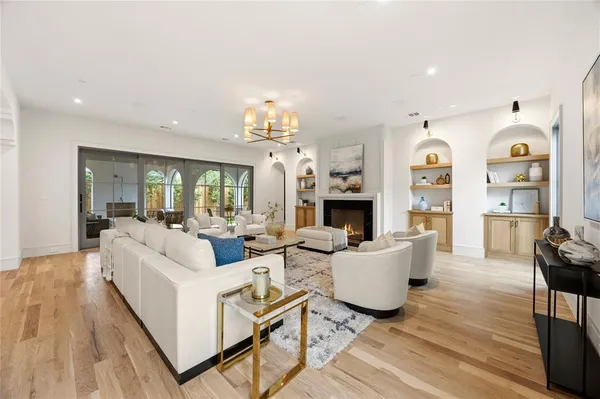 $5,995,000 | 4021 Southwestern Boulevard, University Park, TX 75225
