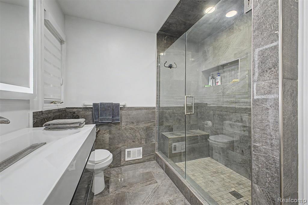 816 North Beech Daly Road Dearborn Heights, MI 48127 - Photo 23 of 47