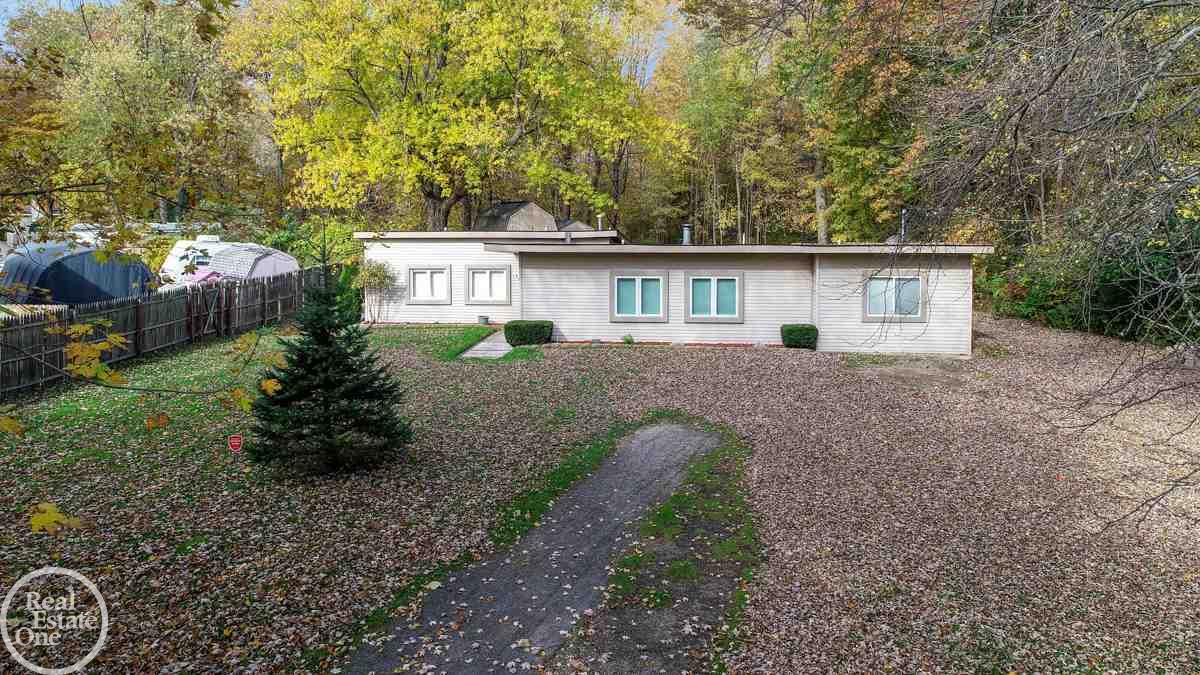 9395 Stone Road Algonac, MI 48001 - Photo 2 of 32