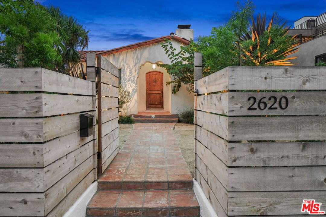 2620 Naples Avenue Venice, CA 90291 - Photo 1 of 1 a view of a entrance gate of the house