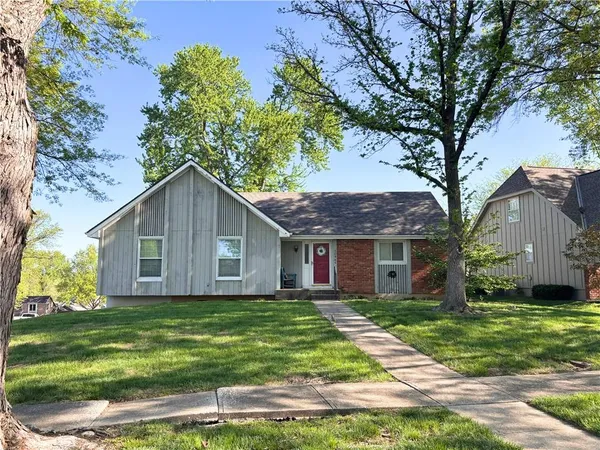 $325,000 | 10941 Nieman Road, Overland Park, KS 66210