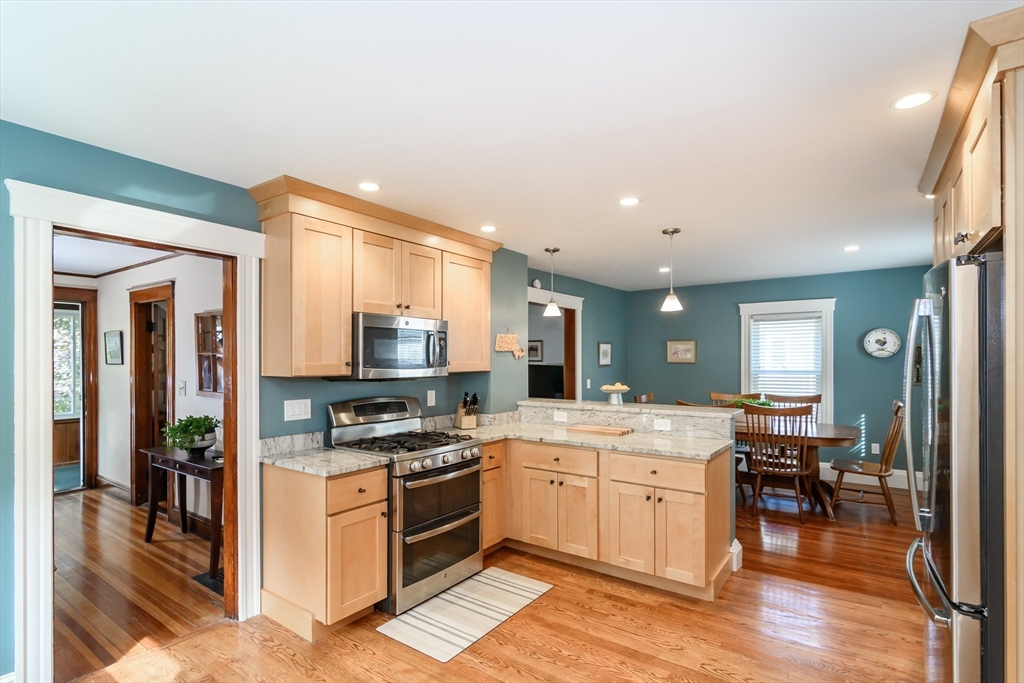 8 Pitts Street Natick, MA 01760 - Photo 7 of 25