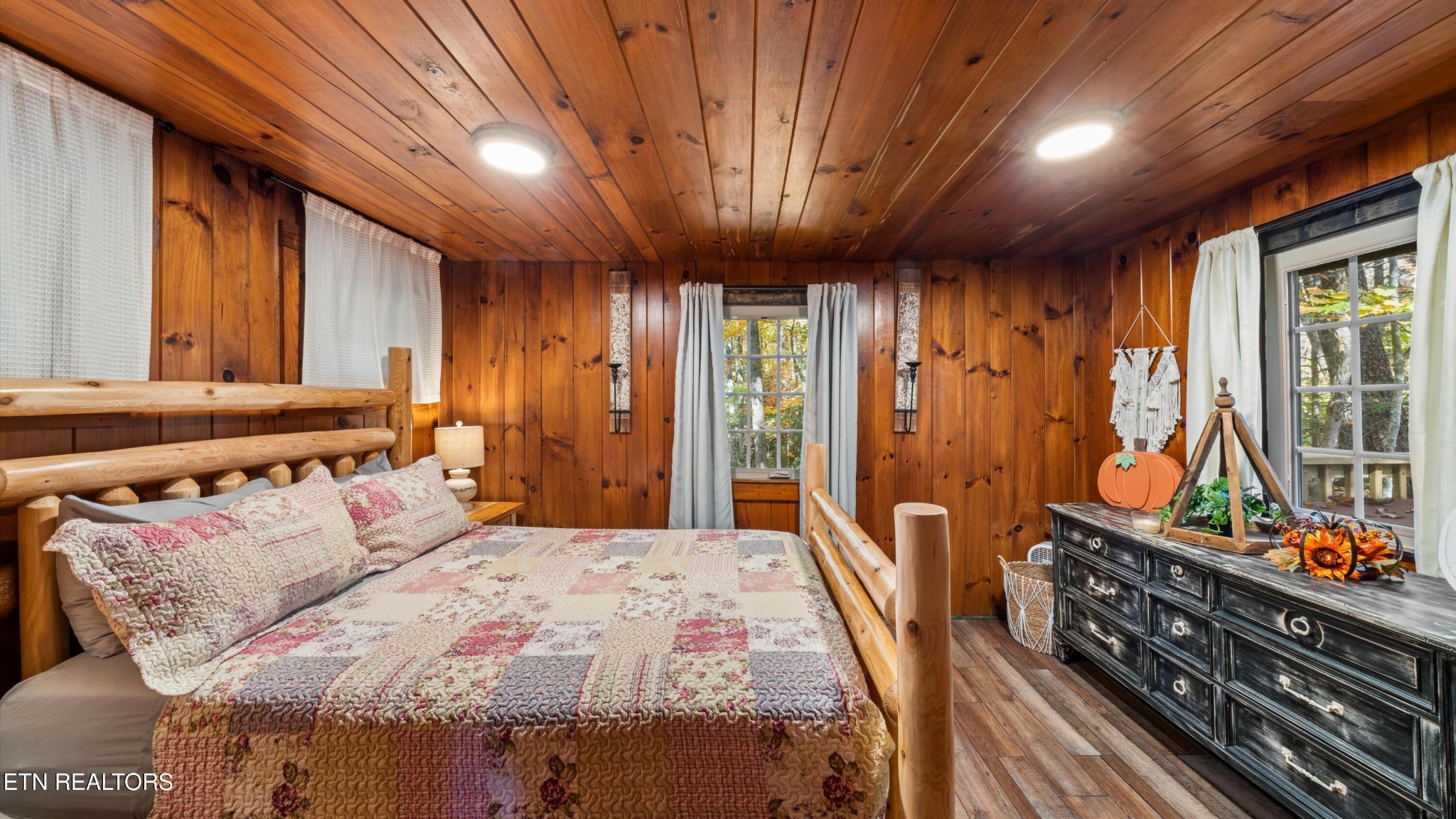 1131 Old Cartertown Road Gatlinburg, TN 37738 - Photo 7 of 18 a bedroom with a bed next to a window