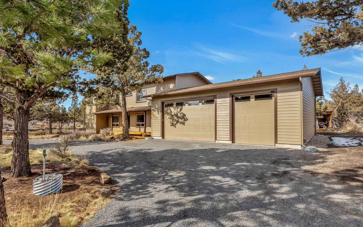 18359 Pinehurst Road Bend, OR 97703 - Photo 3 of 37 3