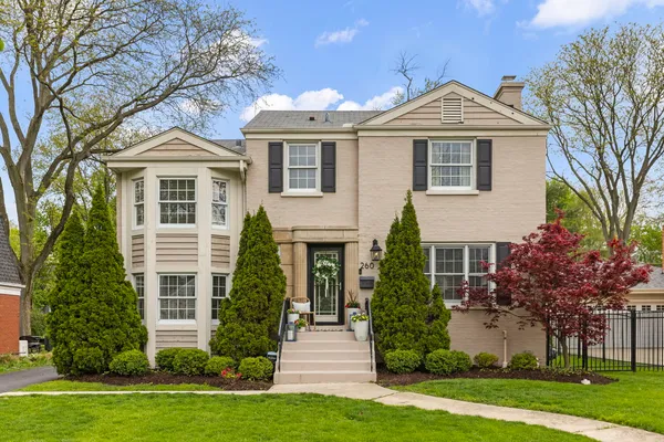 $750,000 | 260 Chesterfield Avenue, Glen Ellyn, IL 60137