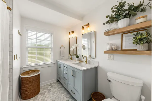 $750,000 | 260 Chesterfield Avenue, Glen Ellyn, IL 60137