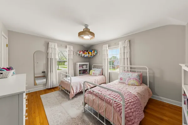 $750,000 | 260 Chesterfield Avenue, Glen Ellyn, IL 60137