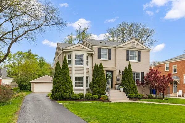 $750,000 | 260 Chesterfield Avenue, Glen Ellyn, IL 60137