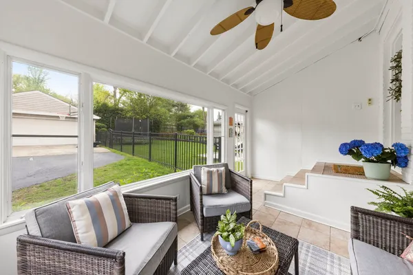 $750,000 | 260 Chesterfield Avenue, Glen Ellyn, IL 60137