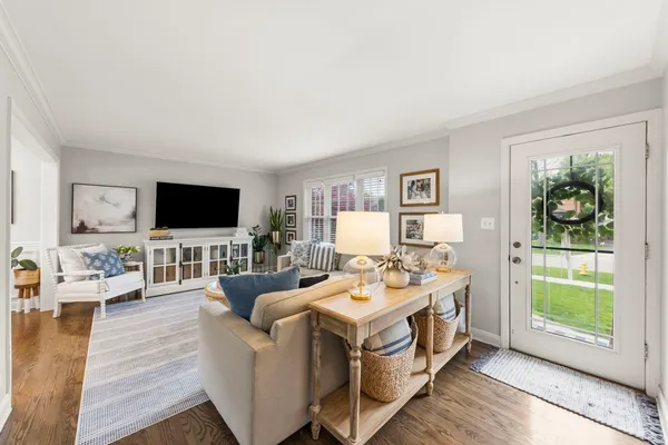 $750,000 | 260 Chesterfield Avenue, Glen Ellyn, IL 60137