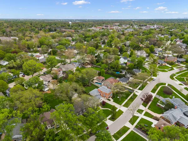 $750,000 | 260 Chesterfield Avenue, Glen Ellyn, IL 60137