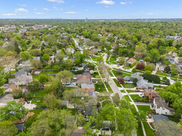$750,000 | 260 Chesterfield Avenue, Glen Ellyn, IL 60137